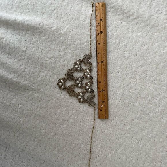 Beautiful gold and pearl statement necklace - Picture 4 of 6